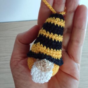 Easy Amigurumi Gnome Crochet Key Chain Pattern | Crochet Bee Gnome | Beginner Friendly | Gnome Ornament | No Sew Amigurumi | PDF Download