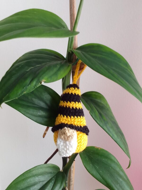 Easy Amigurumi Gnome Crochet Key Chain Pattern | Crochet Bee Gnome | Beginner Friendly | Gnome Ornament | No Sew Amigurumi | PDF Download
