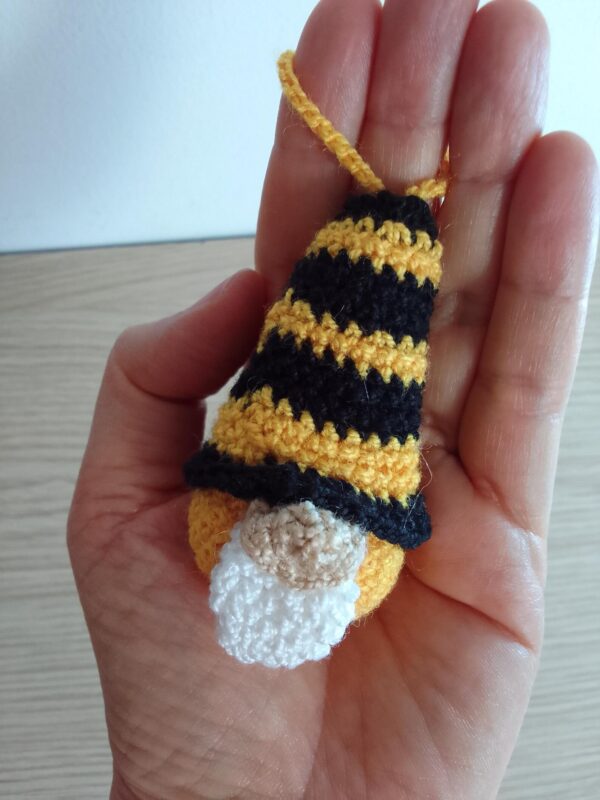 Easy Amigurumi Gnome Crochet Key Chain Pattern | Crochet Bee Gnome | Beginner Friendly | Gnome Ornament | No Sew Amigurumi | PDF Download